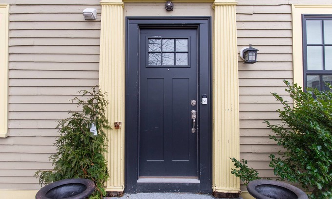 Salem Casa | Artistic Historical home, walkDT