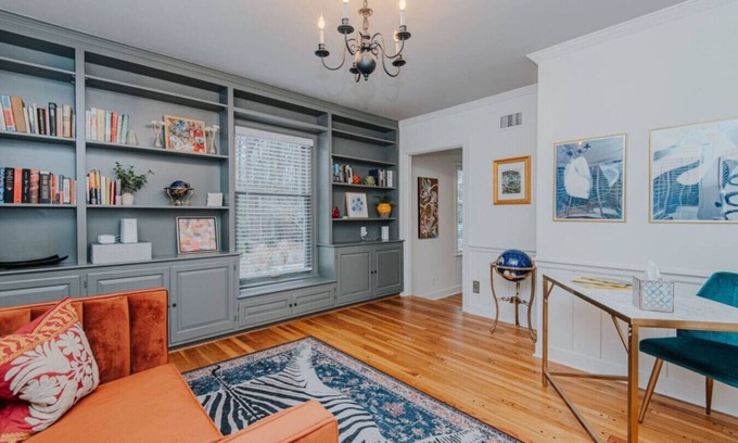 Old Irving Park Apartamento | Artopia Retreat + Marys Gatehouse Superlisting