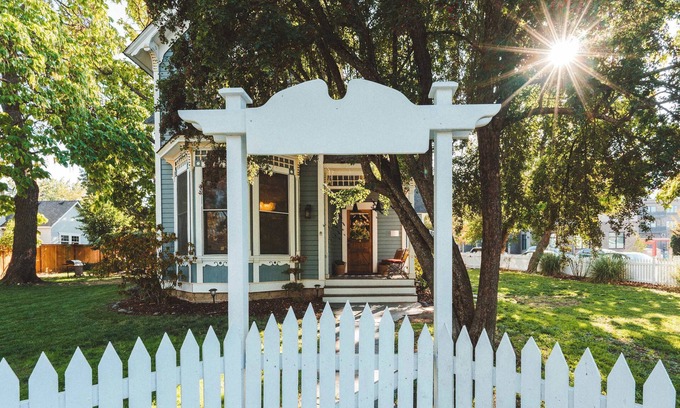 Historic Railroad District Casa | Artsy Downtown Historical House: Steps to Shakespeare
