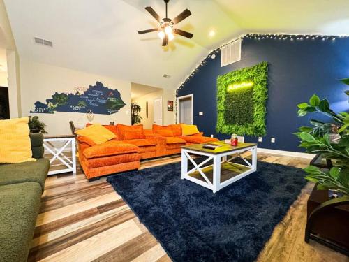 Richmond Casa | Artsy KY Themed Richmond Gem Sleeps 8 Near All