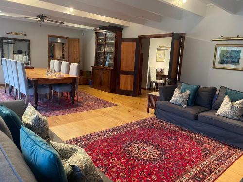 Hout Bay Apartamento | Arum farm style house -stunning indigenous garden