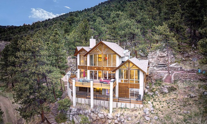 Boulder Casa | As Seen On TV: Boulder Mountain Retreat - 6 Bedroom, Walkable to Pearl, 2 acres