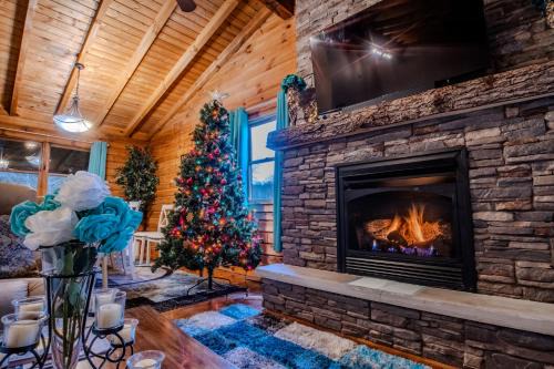 Mount Nebo Casa | Ascension Cabin - hot tub, fire pit, babbling brook