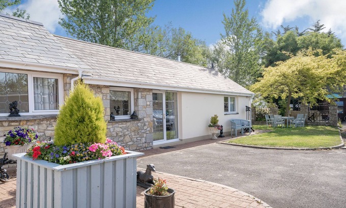 Vale of Glamorgan Cabaña | Ash Cottage, LLANTWIT MAYOR