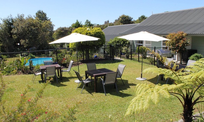 Haruru Hotel | Ash Grove Boutique Motel