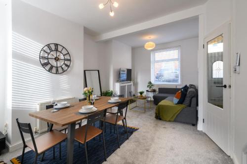 Barry Casa | Asher Suite - Cozy 2BR Home with Parking & WIFI