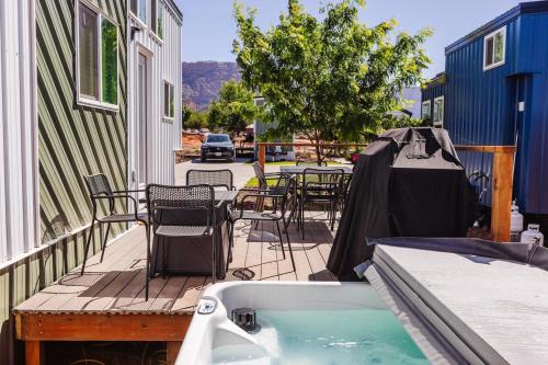 Apple Valley Casa | Aspen Grove private hotub