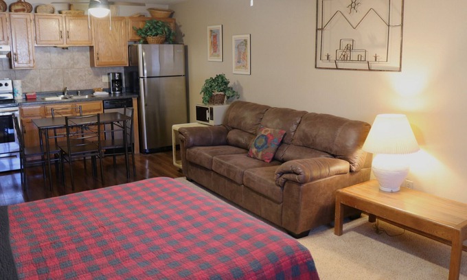 Red River Apartamento | Aspen West Deluxe 3 - In Town - On Main St - Cozy