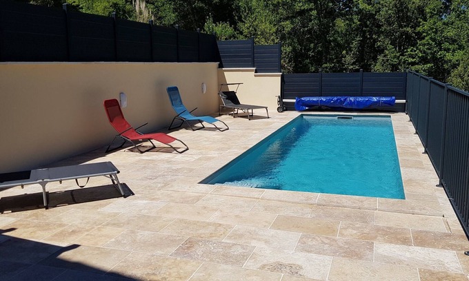 Les Assions Otro | Associated gîtes with swimming pool sleeping up to 9. Numerous terraces.
