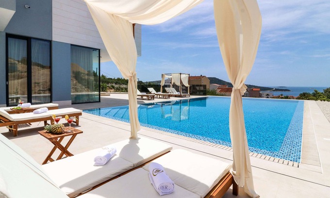 Primosten Villa | Astonishing villa Golden Lion in welcoming Primošten with spectacular view