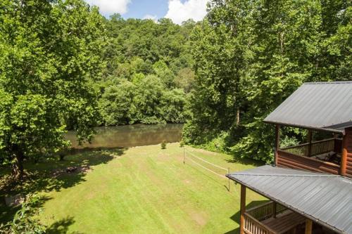 Copperhill Casa | Astounding River View - Outdoor Hot Tub, Volleyball Net, Game Room + More!