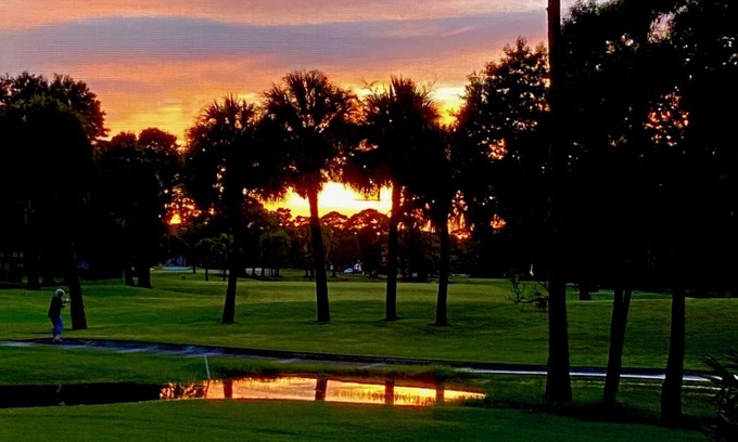 Braden River Condominio | Astounding sunsets overlooking The Meadows Golf & Country Club