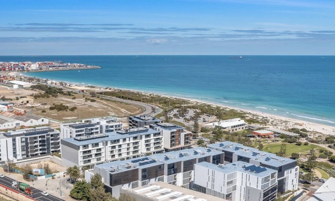 North Fremantle Apartamento | AT THE BEACH - 2bed, 2bath, Fully Furnished.