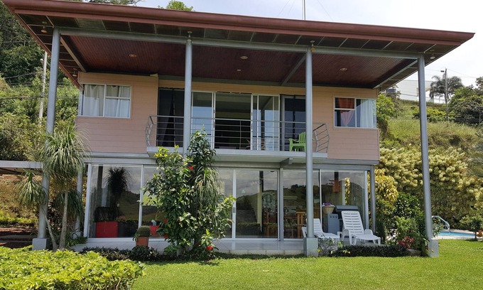 Atenas Casa | Atenas: aislada, segura, hermosa vista a la montaña, piscina!