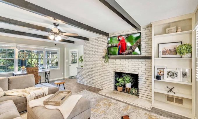 Windwood Casa | ATH - Dunwoody 5BR -Pet Friendly -Fenced (lakebro)