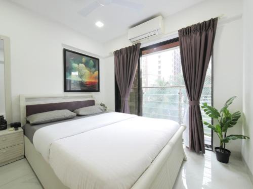 Khar Apartamento | Athena 2BHK Khar W by The Bombay Home Company