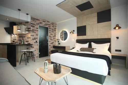 Haniotis Hotel | Athinais Luxury Apartments