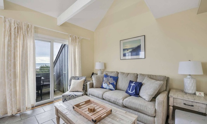 Napeague Apartamento | Atlas' Cozy 1BR Beachside Home | TennisLoftWiFiPKG
