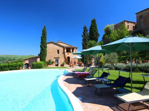 Vergelle Casa | Attractive Farmhouse in Montalcino with Terrace