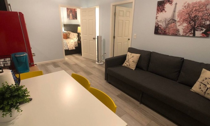East San Mateo Apartamento | Atractivo oasis, convenientemente ubicado