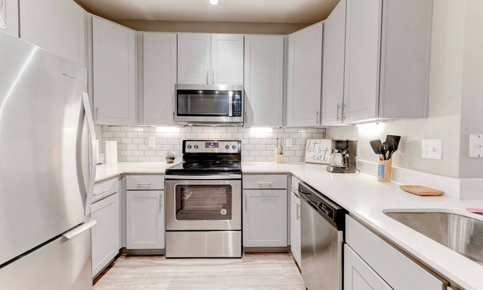 Swede Hill Apartamento | ATX 2BR/1BA Apt Downtown View/Walk Score: 89