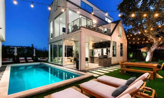 Bouldin Casa | ATX Compound | 15bd 10.5ba, Heated Pool, Mini Golf