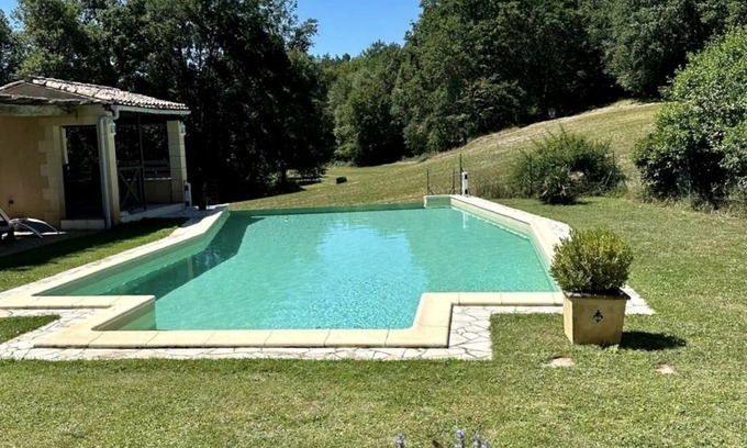 Biron Cabaña | Au Coin Des Arbres (Noyer) a charming farmhouse in peaceful Dordogne countryside