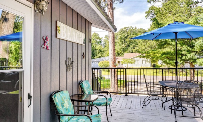 Au Gres Cabina | Au Gres Vacation Rental Cabin < 1 Mi to Lake Huron