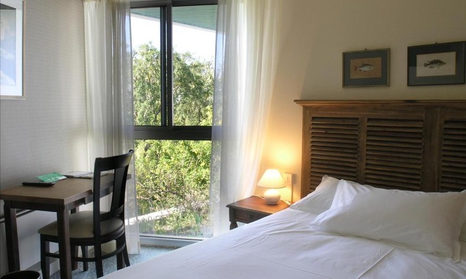 Audierne Hotel | Auberge du Cabestan Hotel Audierne