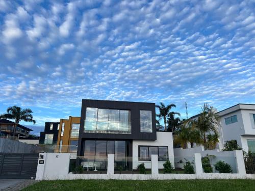 Te Atatu Peninsula Casa | Auckland Sunrise Sea View