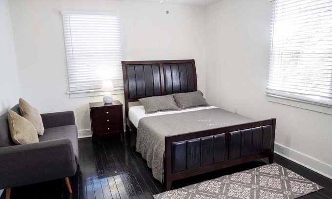 Black Pearl Apartamento | Audubon House Apt.1: 2bd/1ba