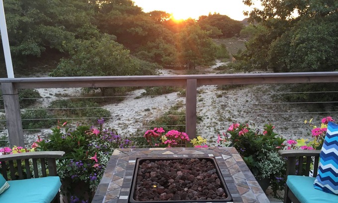 Beach Hampton Casa | August Last minute Special! Saltwater Pool, Private, 3 min walk to Ocean Beach