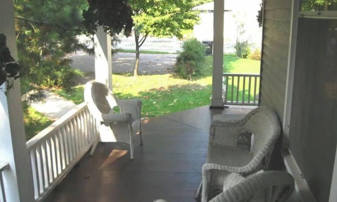 Put-in-Bay Casa | Aunt Jane's #1 Downtown Put in Bay up to 12 guests