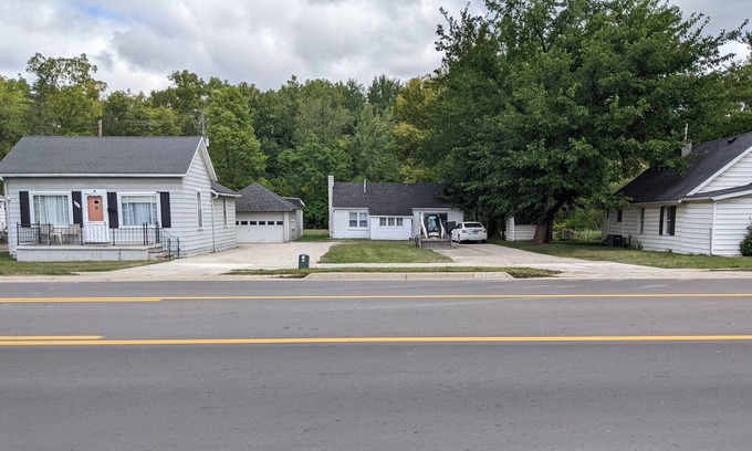 Dundee Casa | Aunt Rose's Place 2 BR Cottage on River Raisin Monroe Michigan