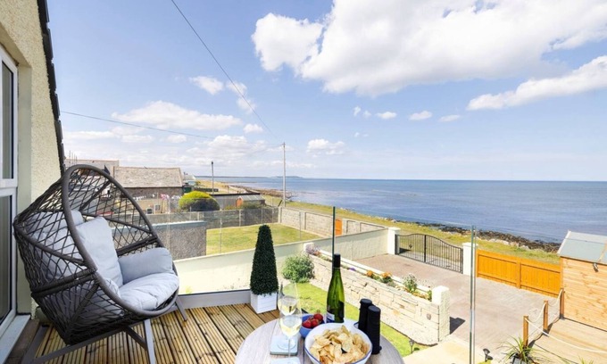 Buckie Villa | Aurora House: Home on the Coast w/ Hot tub! Pet Friendly!