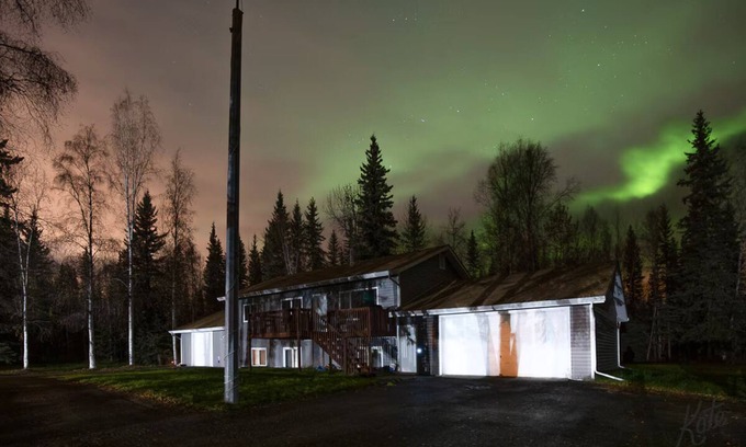 Badger Condominio | Aurora Lights on Rural 3 Acre Setting