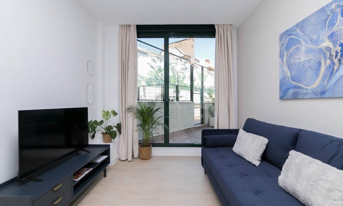Carabanchel Apartamento | Aurora Stays by Charming, Apartamento para 4, patio y parking