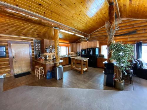 Fox Casa | Aurora viewing, quiet space, entire log home
