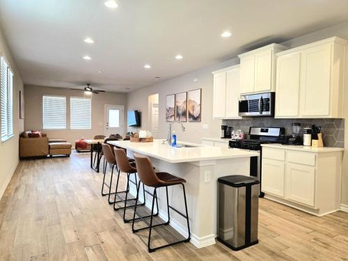 Austin Casa | Austin House w Pool! by Airport, Tesla, and more!