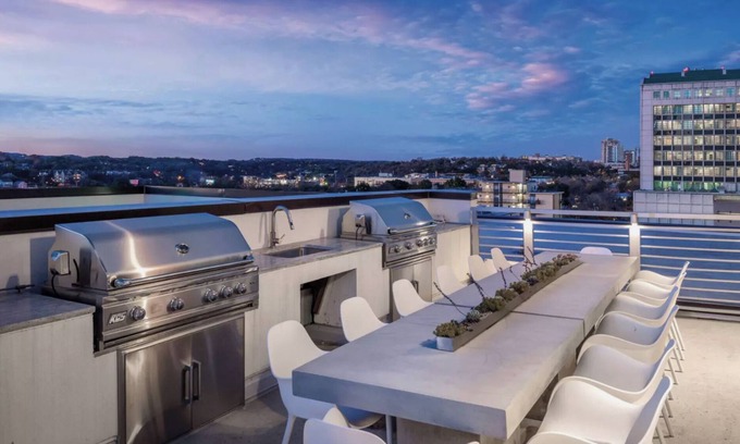West End Condominio | Austin Resort Studio Suite Friday Check-In