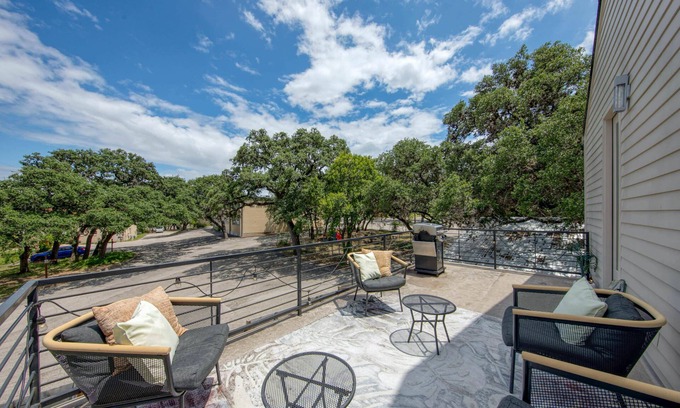 Galindo Casa | Austin Retreat | 2 Home Units Just 3 mi from Downtown!