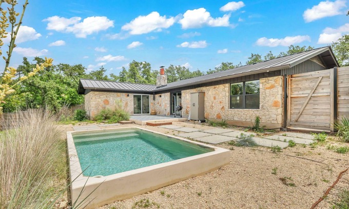 West Oak Hill Casa | Austin Sanctuary: Modern Haven Near Zilker Park
