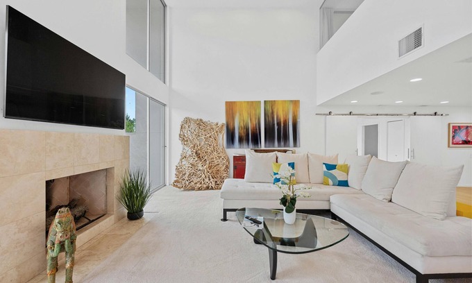 Westridge Estates Casa | Austin Timber Ridge Treehouse- Modern Multi Level Near Austin!