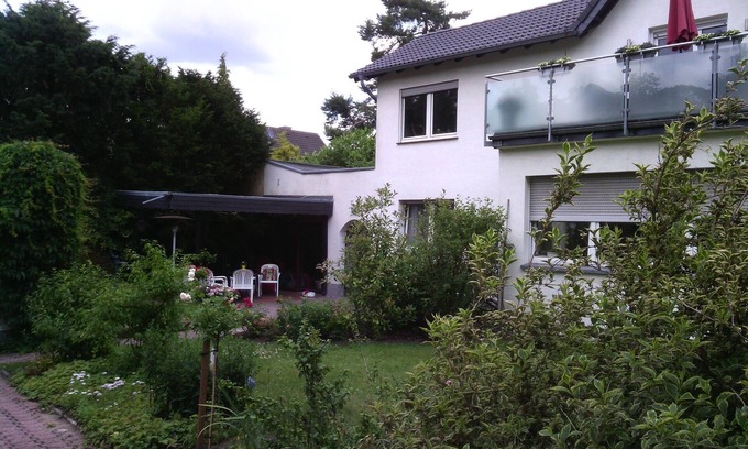 Roesrath Apartamento | Casa de huéspedes con terraza cerca del aeropuerto