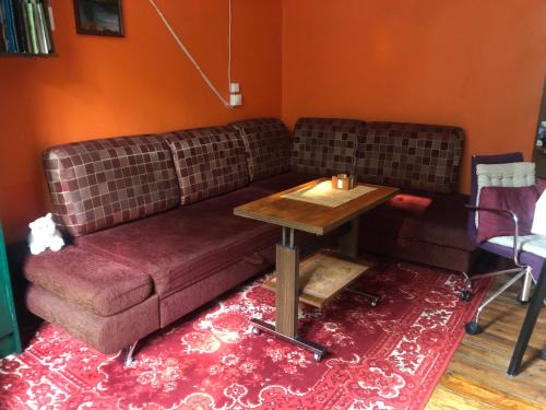 Ziepniekkalns Apartamento | Authentic apt in a rustic house, best for a person or couple