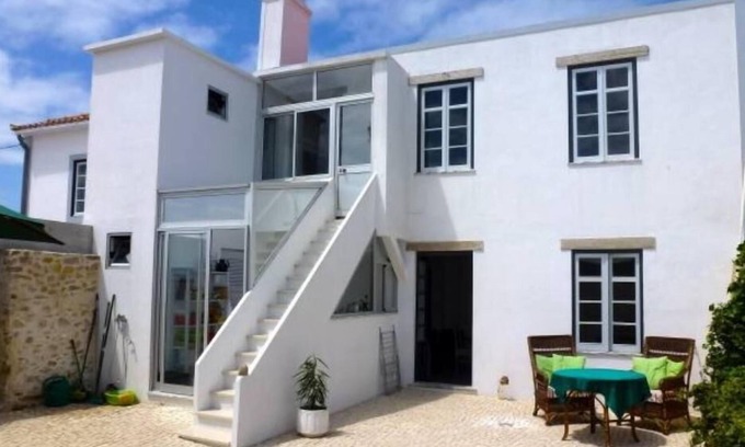 Peniche de Cima Villa | Villa 2 within the historical walls of Peniche . Children for free!