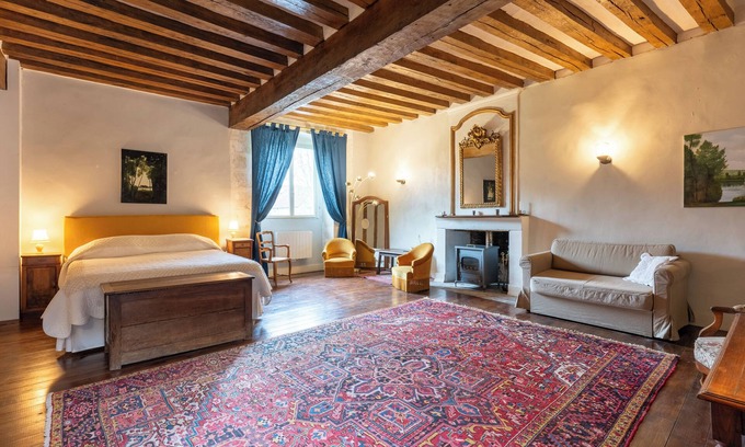 Baulne-en-Brie Cama Y Desayuno | Authentic medieval seigniory. A timeless experience.
