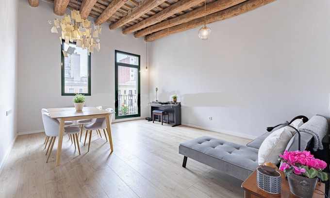 Sant Andreu de Palomar Apartamento | Authentic Gem in Quaint Market Plaza in Barcelona