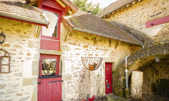 Saint-Sernin-du-Bois Casa | Authentic Gîte in the bourgogne Hahasiah