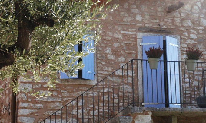 Caprino Veronese Cabaña | Auténtica casa de vacaciones italiana restaurada para 4 personas.